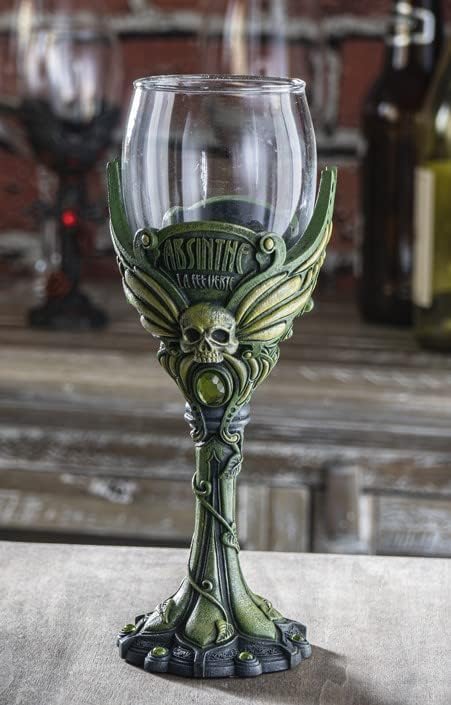 Ebros Gift Absenta de hadas bohemia parisina La Fee Verte cráneo con gema verde y tallo de vid Copa de vino Cáliz de vidrio Osario Macabra Accent
