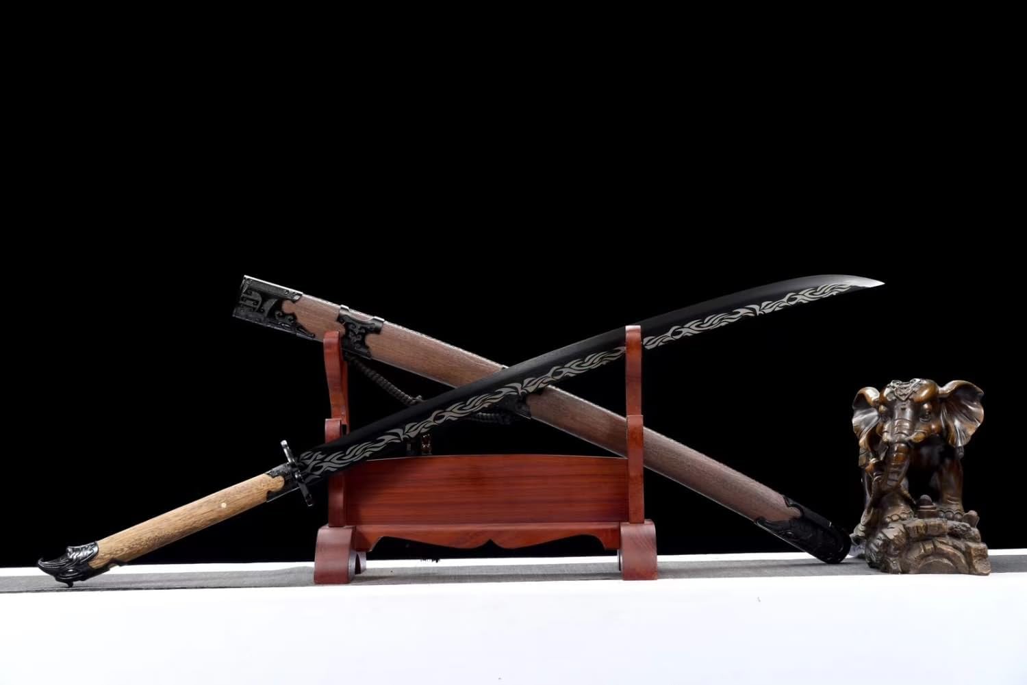 Espada de águila china real, espada ancha (hoja de acero forjada de alto carbono, accesorios de aleación, vaina de palisandro)