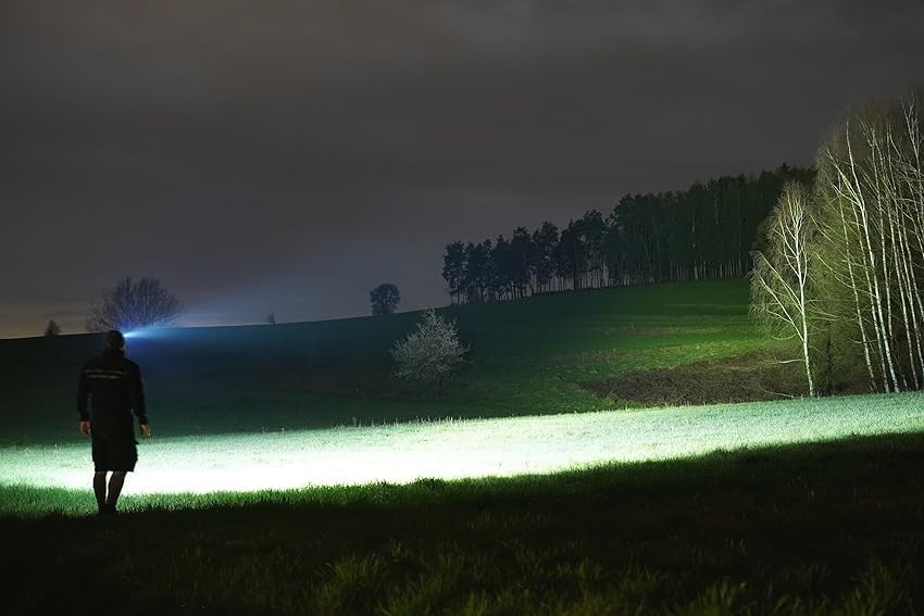 ABUSVEX Linterna LED de 1000 lúmenes con luz negra UV de 365 nm, súper brillante, recargable por USB C, llavero LED con luz lateral COB, zumbador