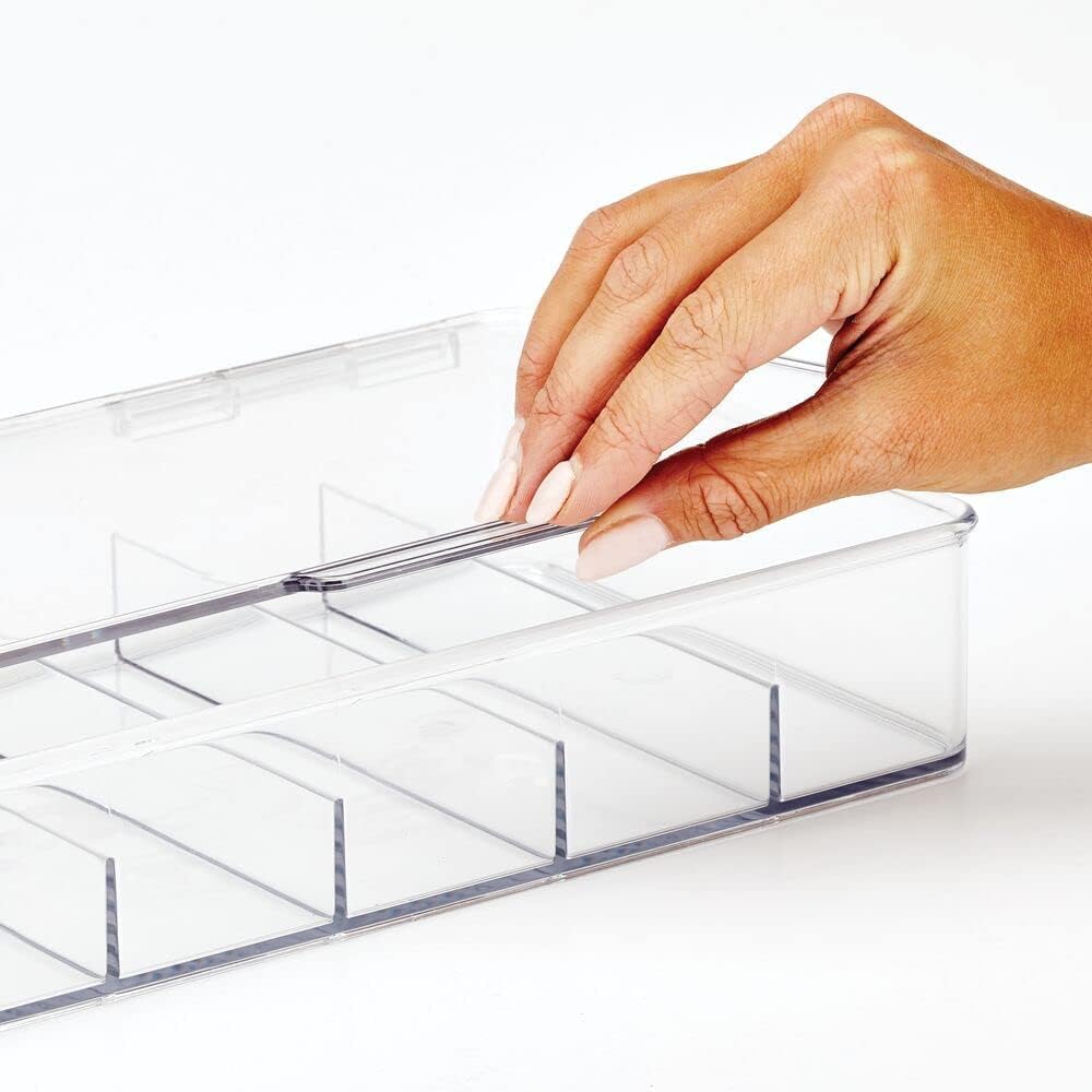 mDesign Caja organizadora apilable de plástico dividida para cabello, maquillaje y joyas con tapa de bisagra para encimera de tocador de baño, 5