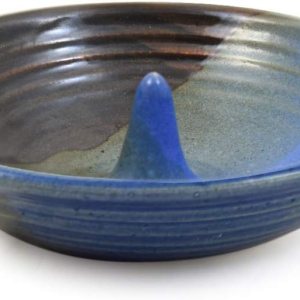 Olla de huevos de cerámica de cerámica hecha en Estados Unidos para microondas (azul junto al lago) Olla de huevos de cerámica de cerámica hecha en Estados Unidos para microondas (azul junto al lago)