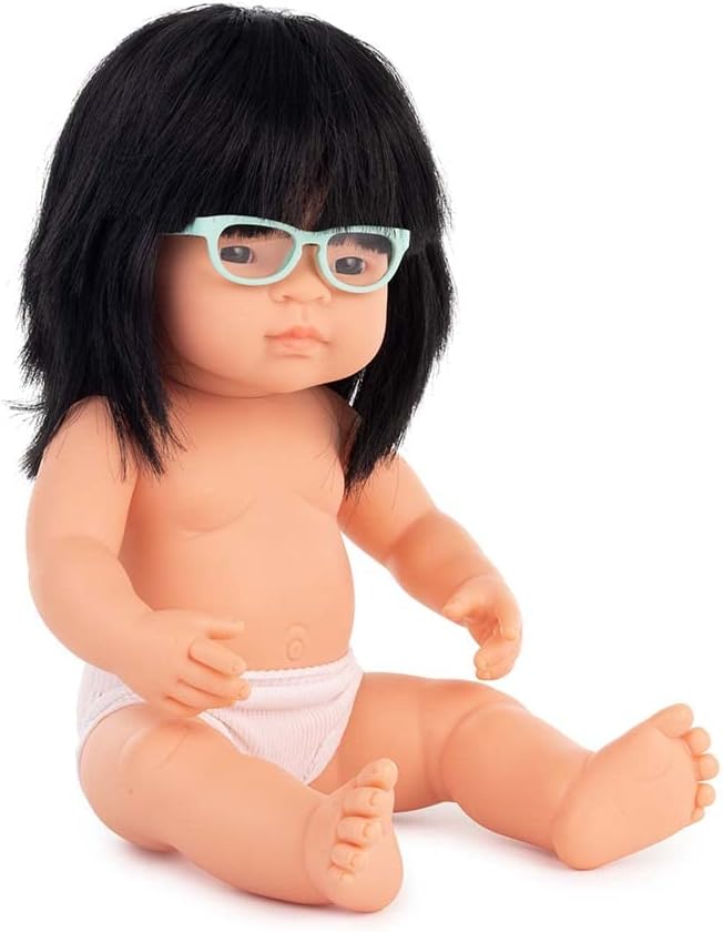 Miniland Muñeca asiática de 15” con gafas (Polybag) – Hecho en España, anatómicamente correcto, calidad