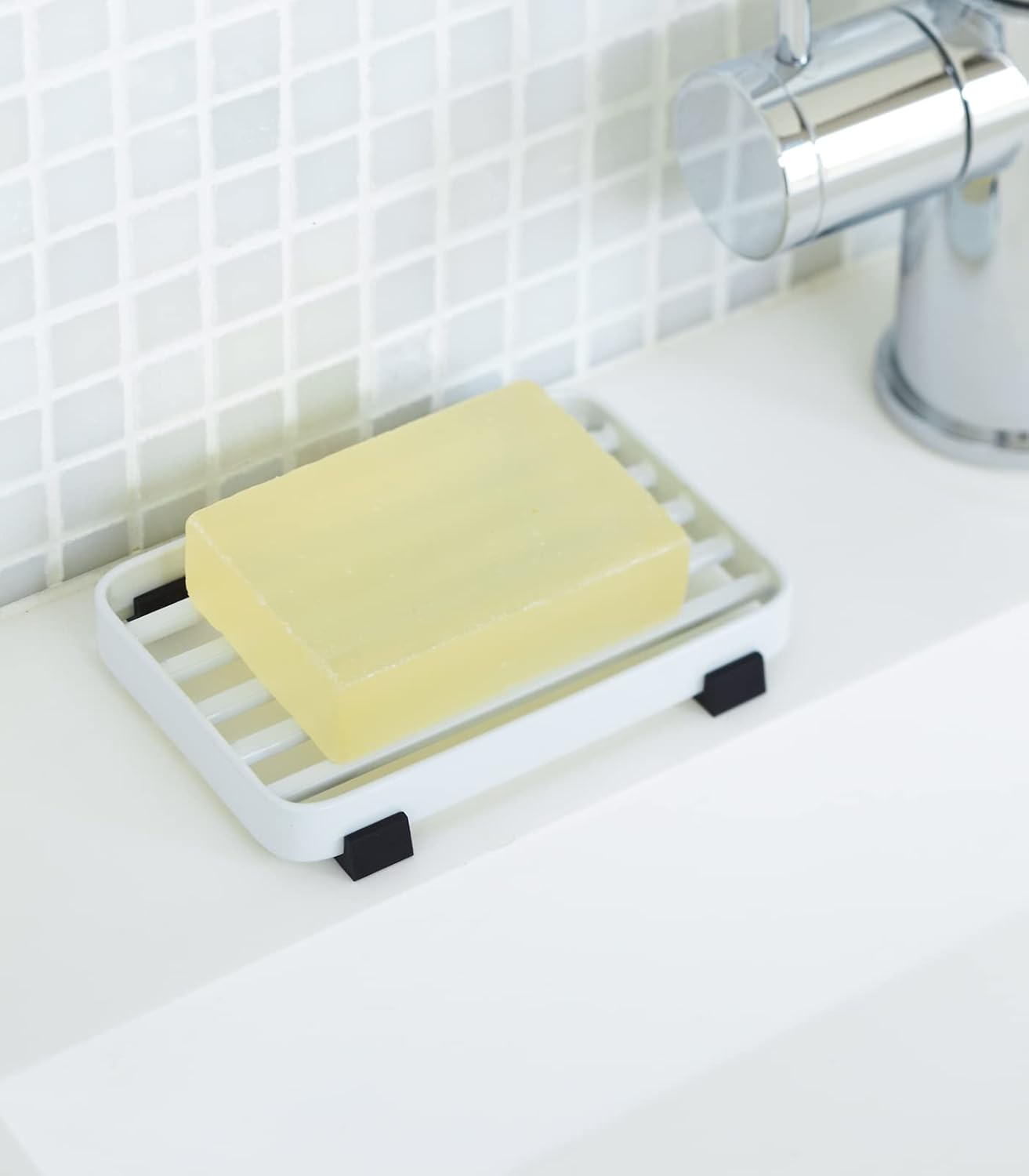 YAMAZAKI Slotted Home Bandeja Soporte Fregadero  Acero  Jabonera, tamaño único, blanco