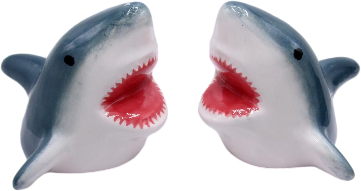 Salero y pimentero de criatura marina (tiburones)