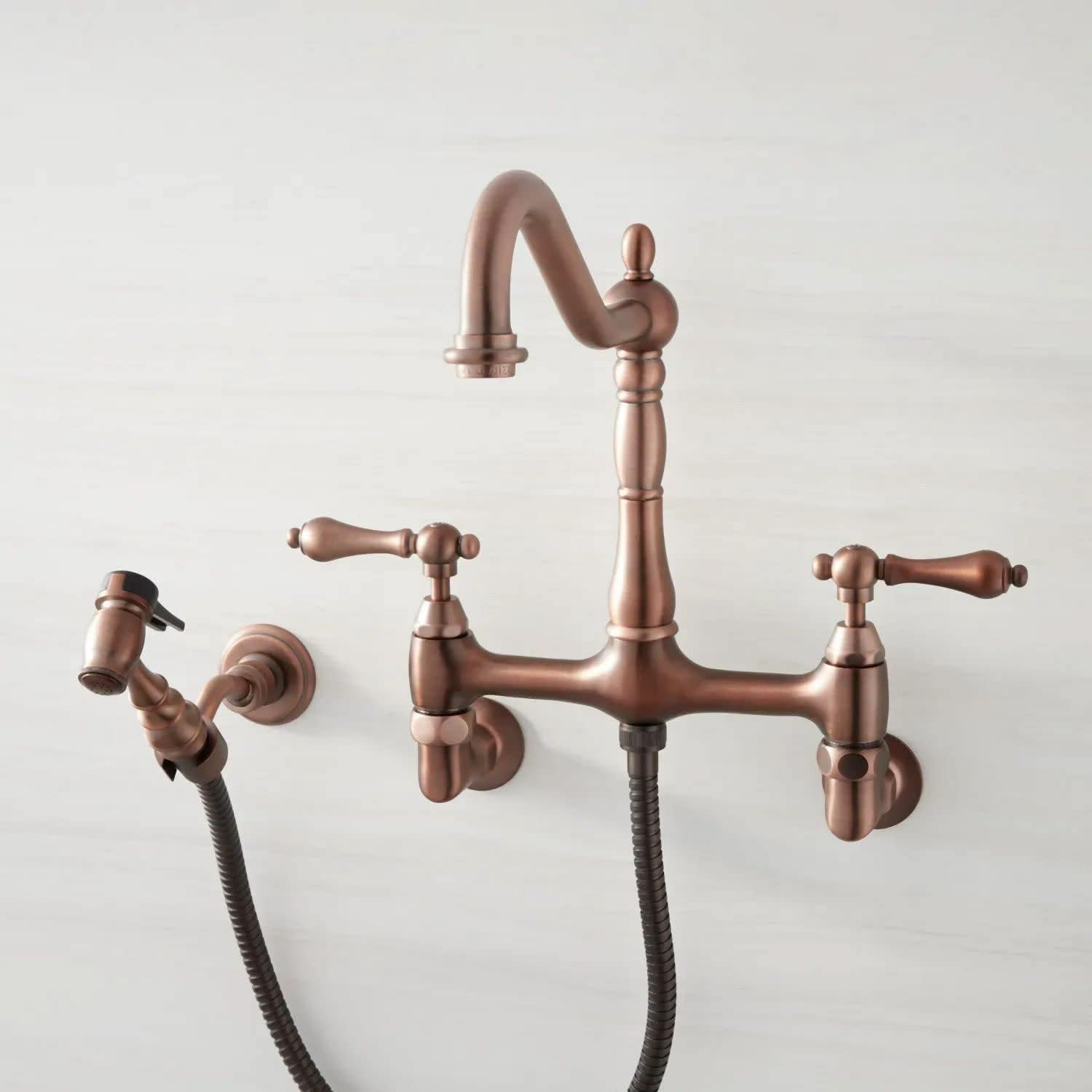 443091 Felicity Grifo de cocina de montaje en pared con rociador lateral