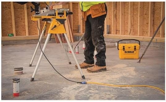 DEWALT Cable de extensión iluminado SJTW de 50 pies 103  resistente al aire libre, impermeable, resistente a la intemperie, resistente al calor y a