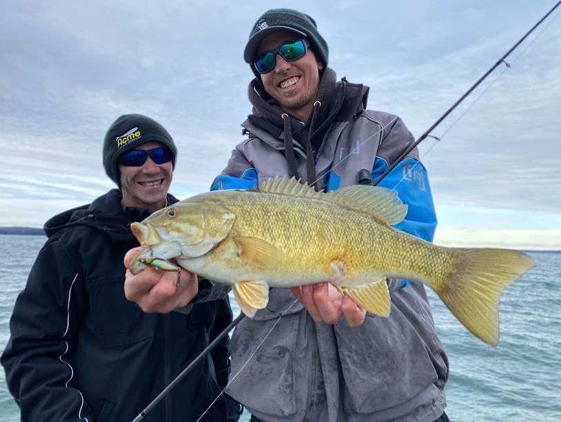 Acme V-Rod – Juego de 6 señuelos de pesca Acme de gran tamaño para lubina, trucha, lucioperca, salmón, lucio, panfish.