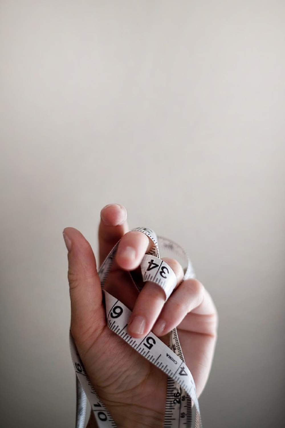 GDMINLO Paquete de 4 cintas métricas suaves de doble escala para coser cuerpo, regla flexible para pérdida de peso, medición corporal médica, regla