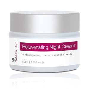 Manuka Lane Crema de noche con retinol, miel de manuka y péptidos Resultados reales brillantes para una piel joven y saludable Manuka Lane Crema de noche con retinol, miel de manuka y péptidos Resultados reales brillantes para una piel joven y saludable