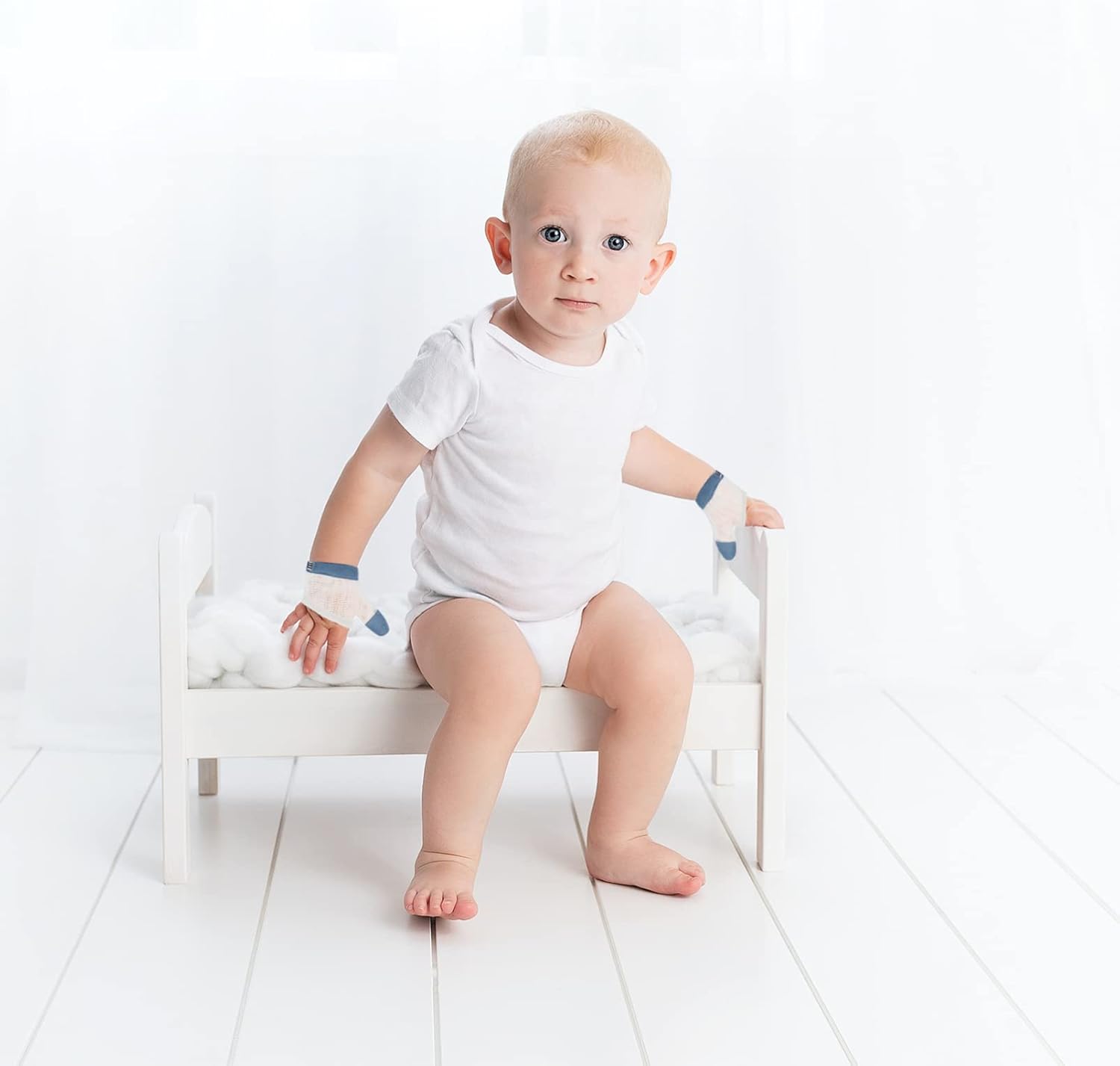 Healifty 2 pares de protectores de dedos para bebés, para evitar arañazos, transpirable, con muñequera, para niños pequeños, talla L, color blanco
