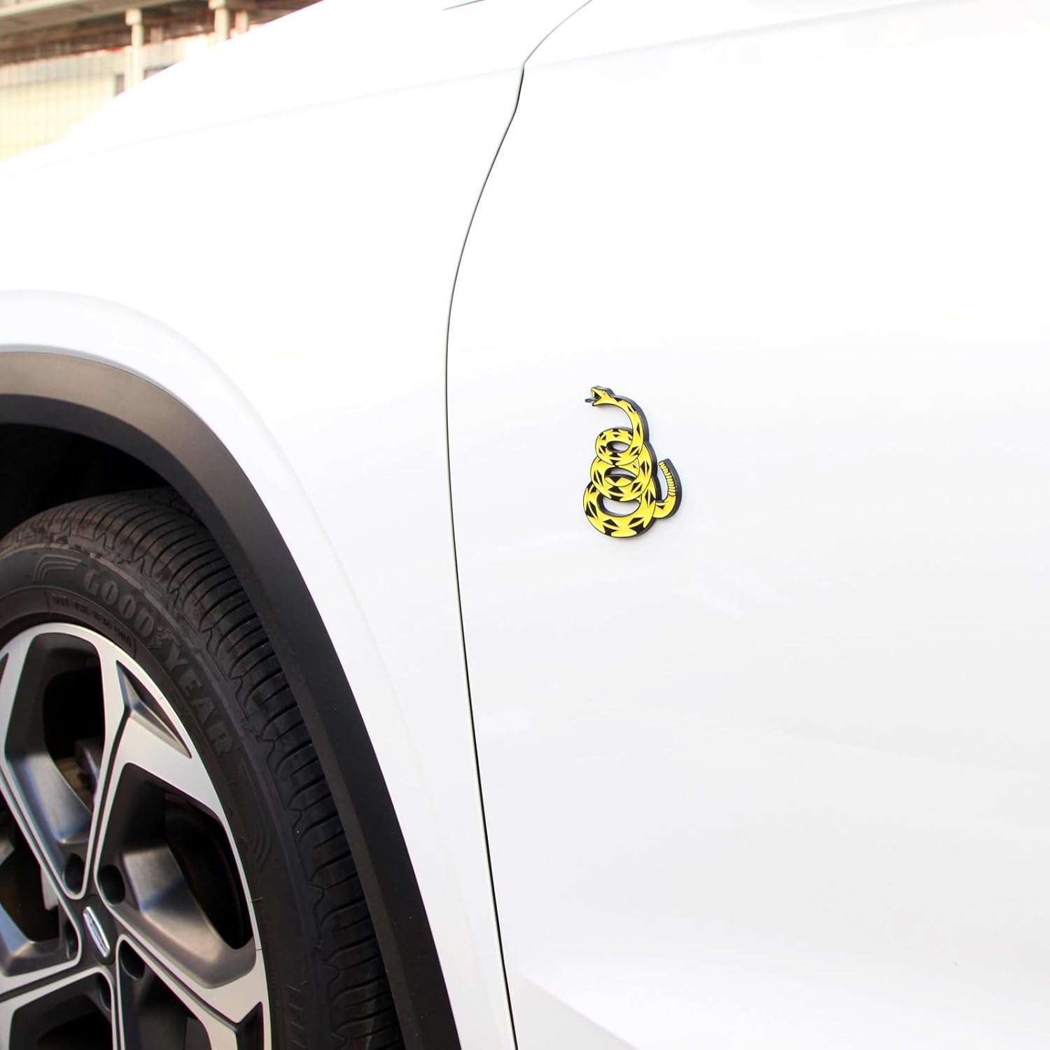 Dsycar Emblema de metal 3D Don’t Tread on Me para automóvil, bandera de Gadsden, emblema de serpiente, emblema de automóvil, camión, parachoques y