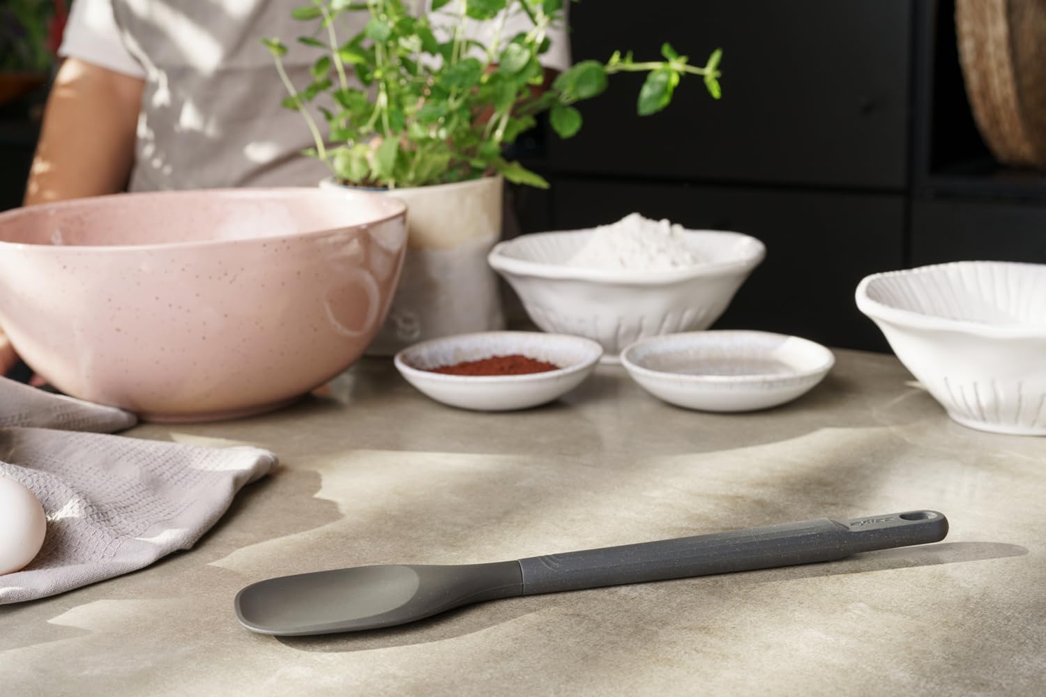 Zyliss E980220 Spoontula grande, paja de trigosilicona sostenible, cuchara de cocinaespátula, cabeza de silicona resistente al calor, gris Beluga,