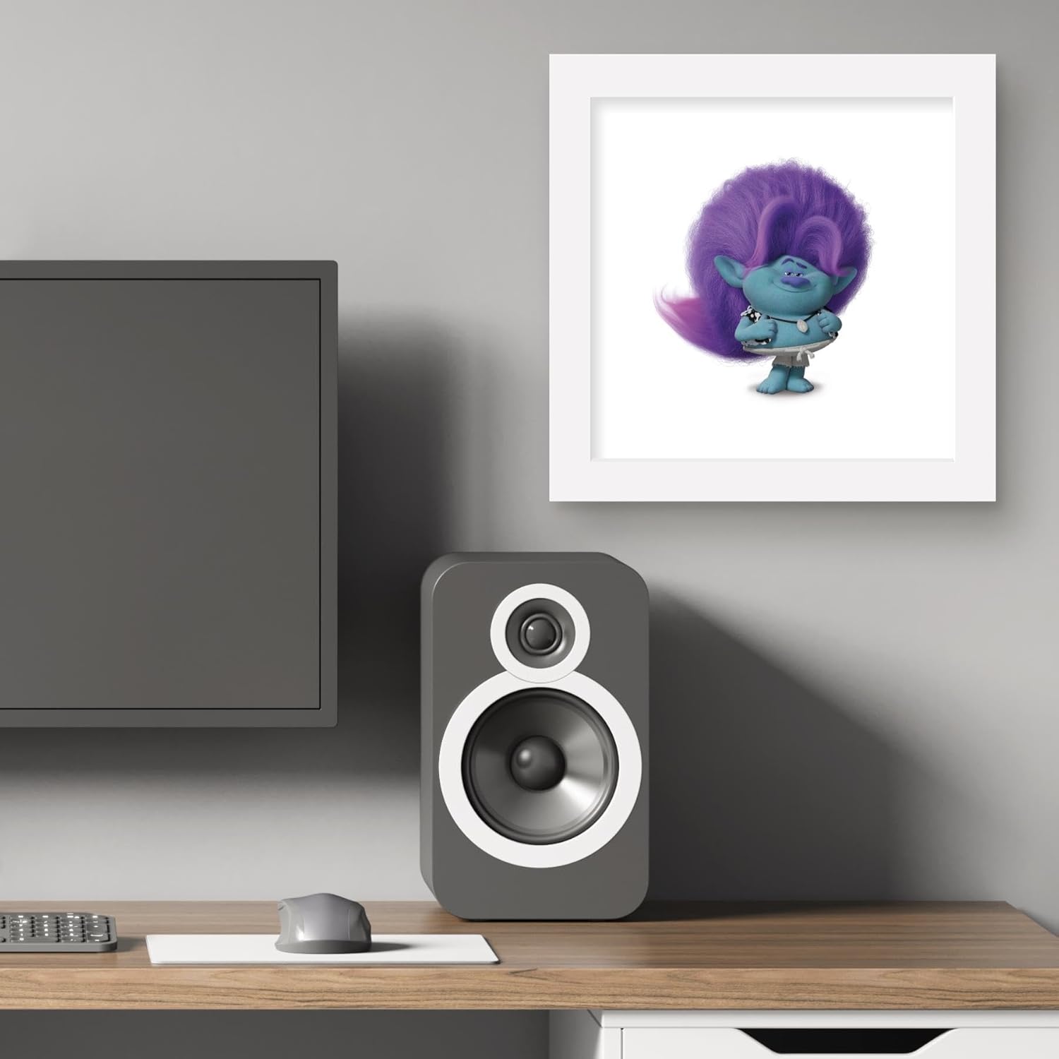 Trends International Gallery Pops Trolls Band Together – Póster de pared de Bruce, 12.00 x 12.00 pulgadas, versión de marco blanco