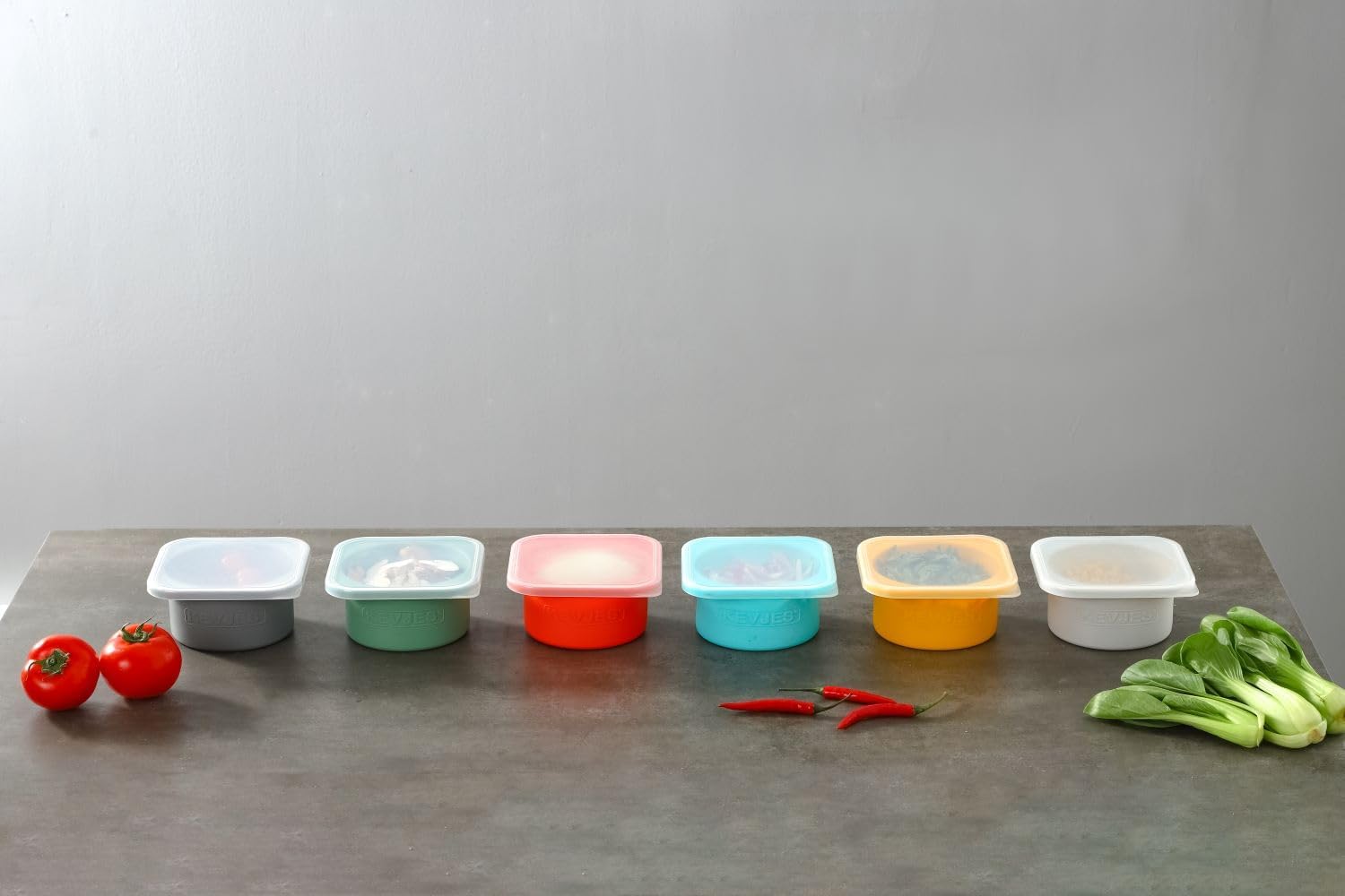 KEVJES Recipientes apilables de silicona para masa de pizza con tapas, porción de 16.9 fl oz, paquete de 6 (1 amarillo+1 verde+1 azul+1 gris+1 gris