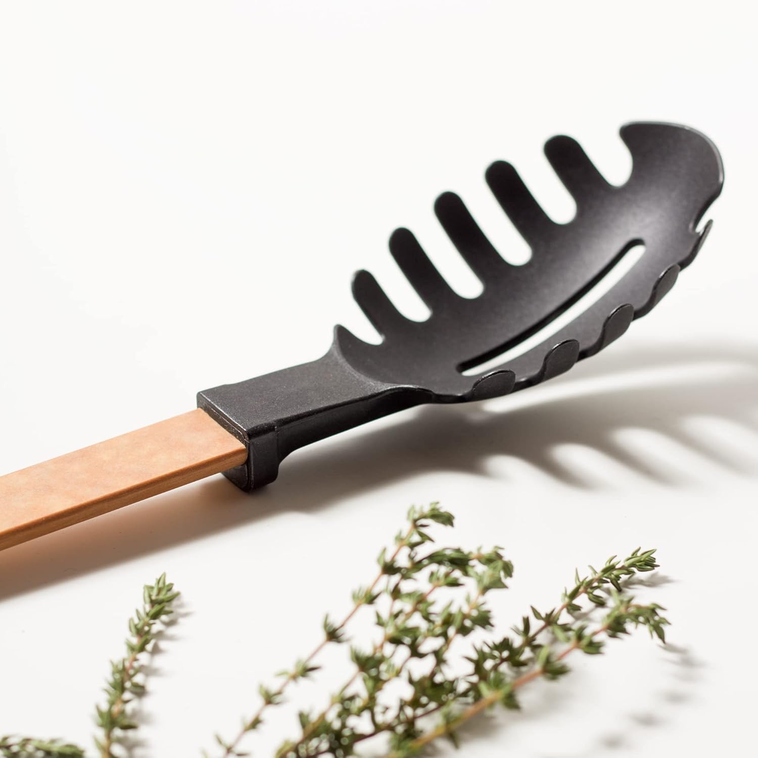 Epicurean Utensilios de cocina serie Gourmet Surfaces, Servidor de pasta, natural+negro