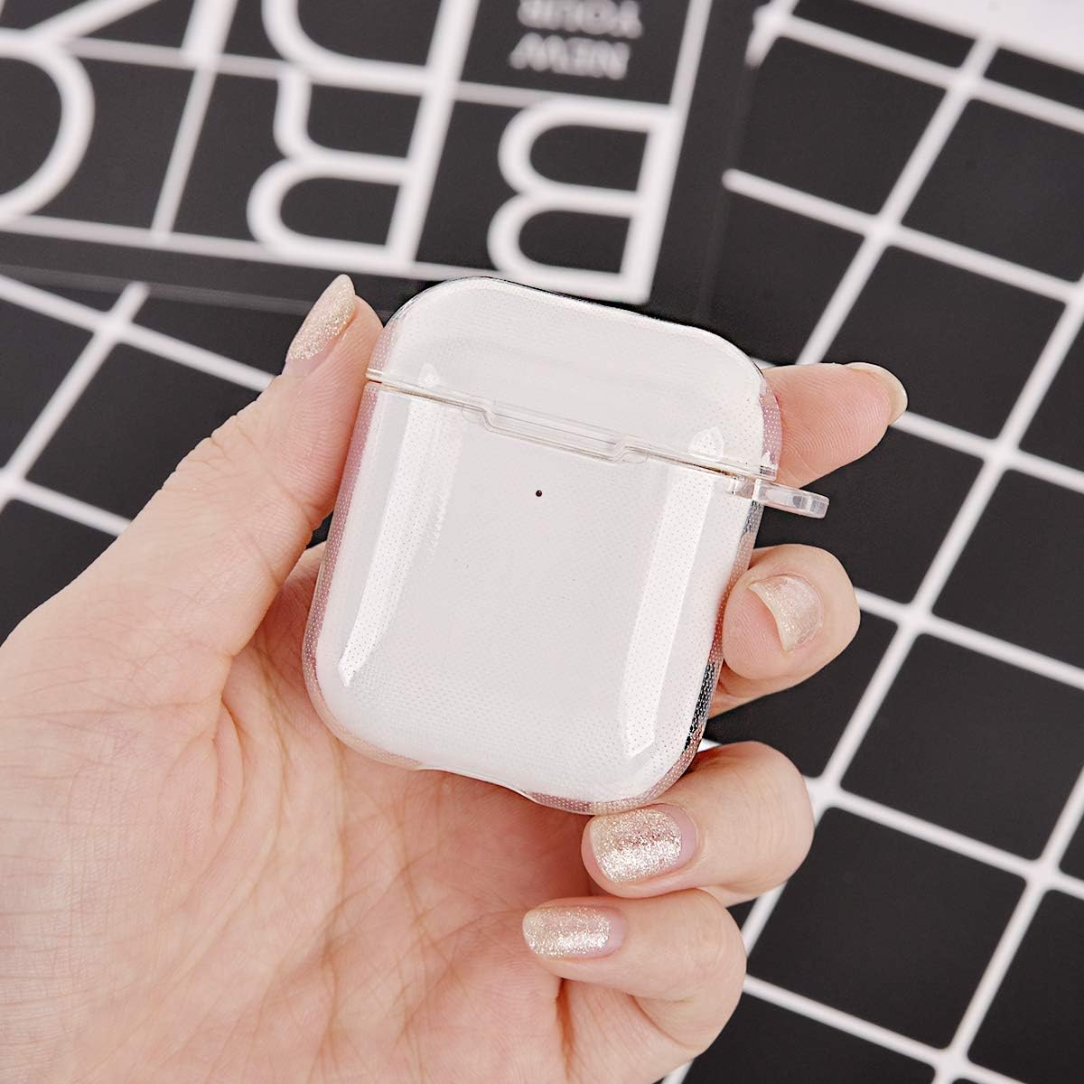 KOREDA Funda protectora completa suave y transparente a prueba de golpes con llavero para Apple AirPod de 2 y 1 generación (transparente)