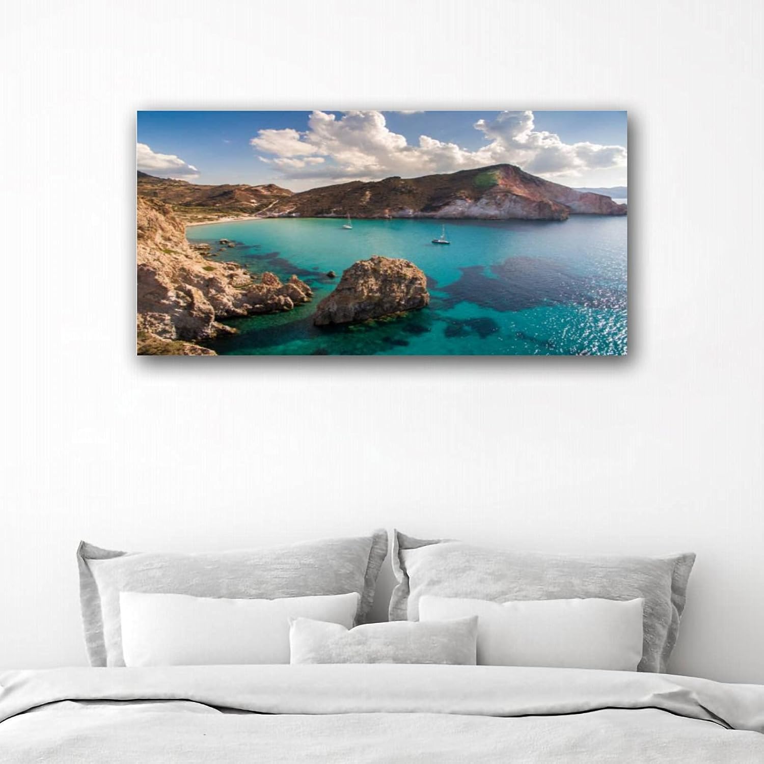 Lienzo decorativo para pared, diseño de veleros anclado en la bahía de Milos Island. Póster impreso sobre lienzo enmarcado con Giclée listo para