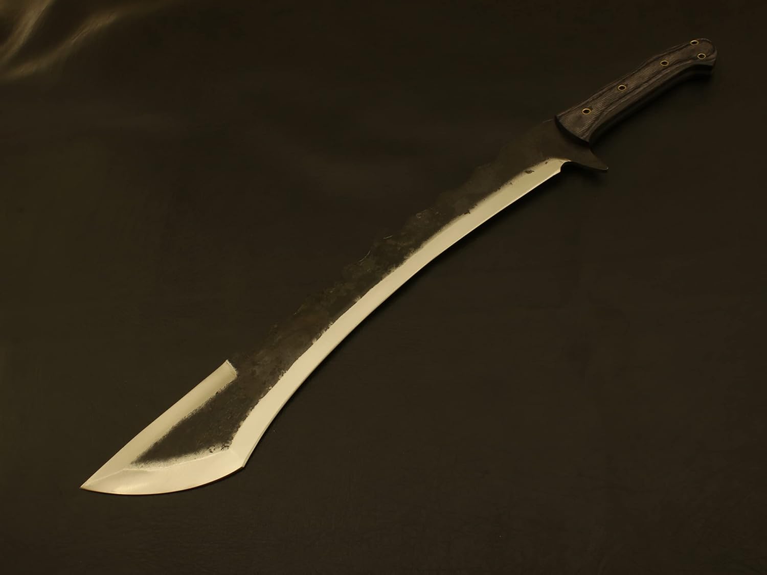 Espada de caza hecha a mano de acero al carbono con