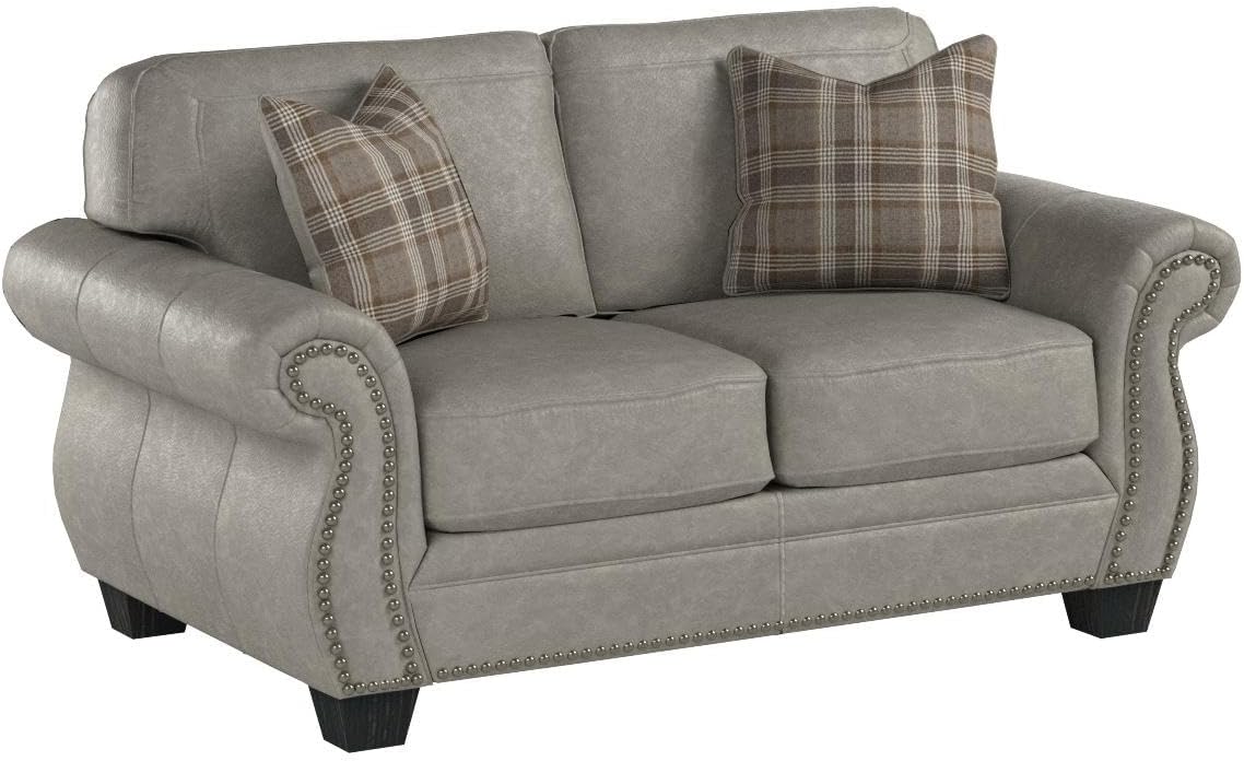 Signature Design by Ashley Olsberg – Sofá biplaza de piel sintética con ribete de clavos y 2 almohadas decorativas, color gris
