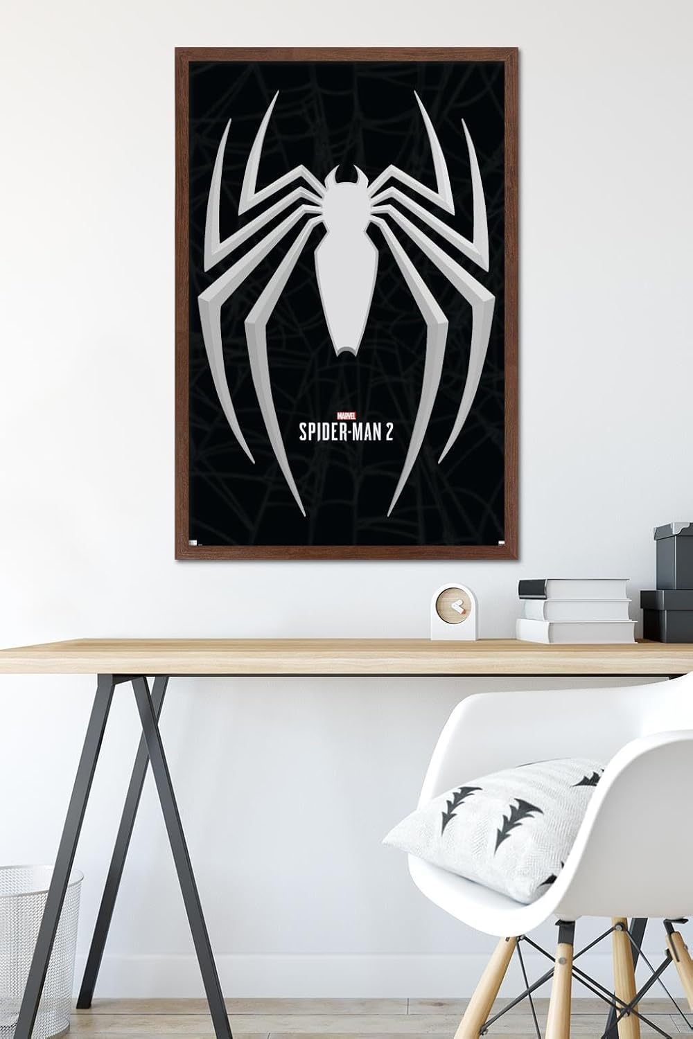 Trends International Marvel’s Spider-Man 2 – Póster de pared con icono de Peter Parker, 22.37 x 34.00 pulgadas, versión enmarcada de caoba