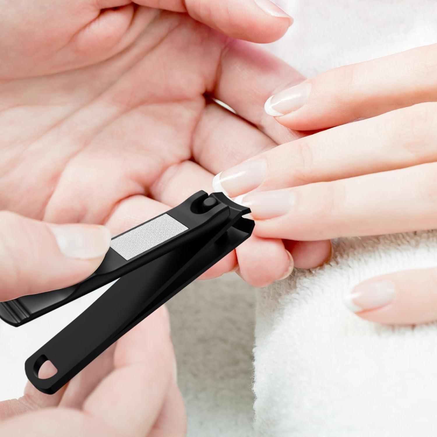 FACEMADE Juego de 2 cortaúñas de acero inoxidable afilado de alta calidad con estuche de lata de viaje resistente, kit de manicura profesional para