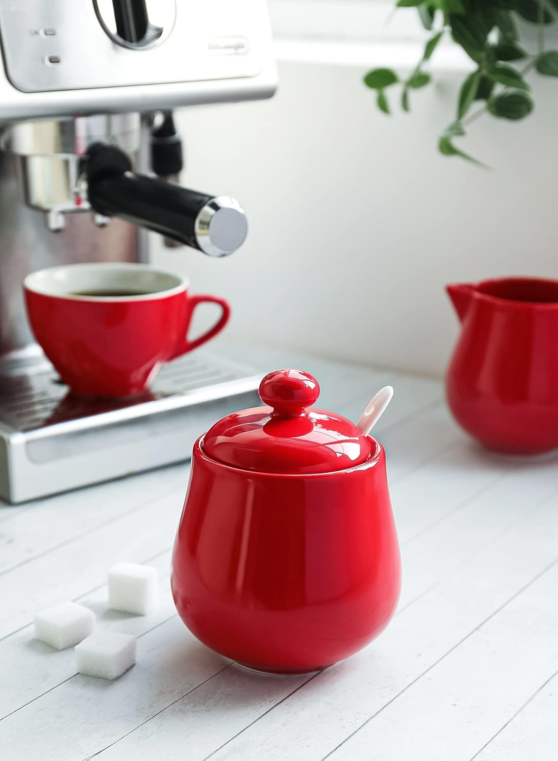 Sweese Azucarero de porcelana de 12 onzas, recipiente de azúcar con cuchara y tapa para el hogar y la cocina, rojo – 481.104
