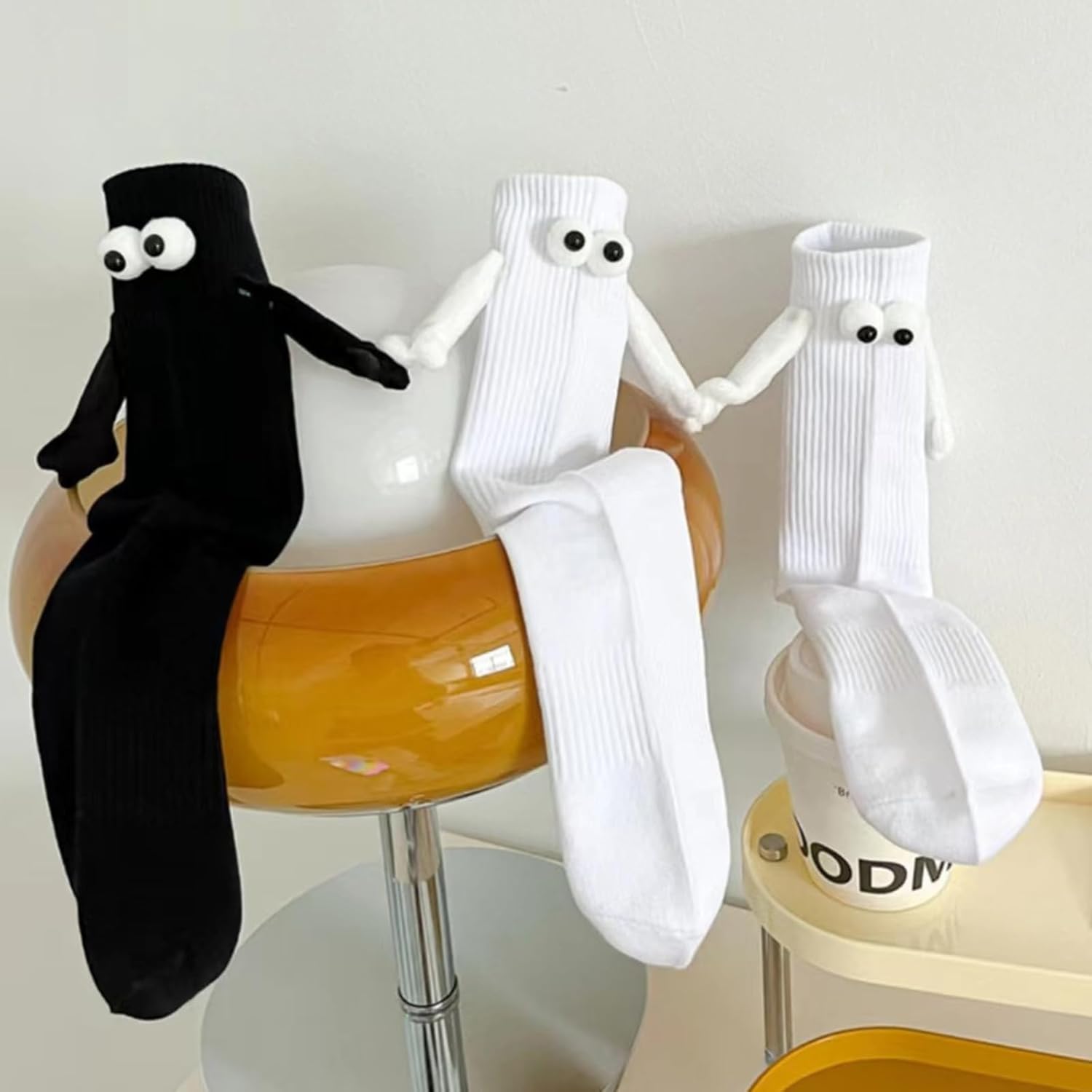 Tiantianka Calcetines para parejas tomados de la mano, calcetines de tubo medio con succión magnética 3D, unisex, divertidos para parejas,