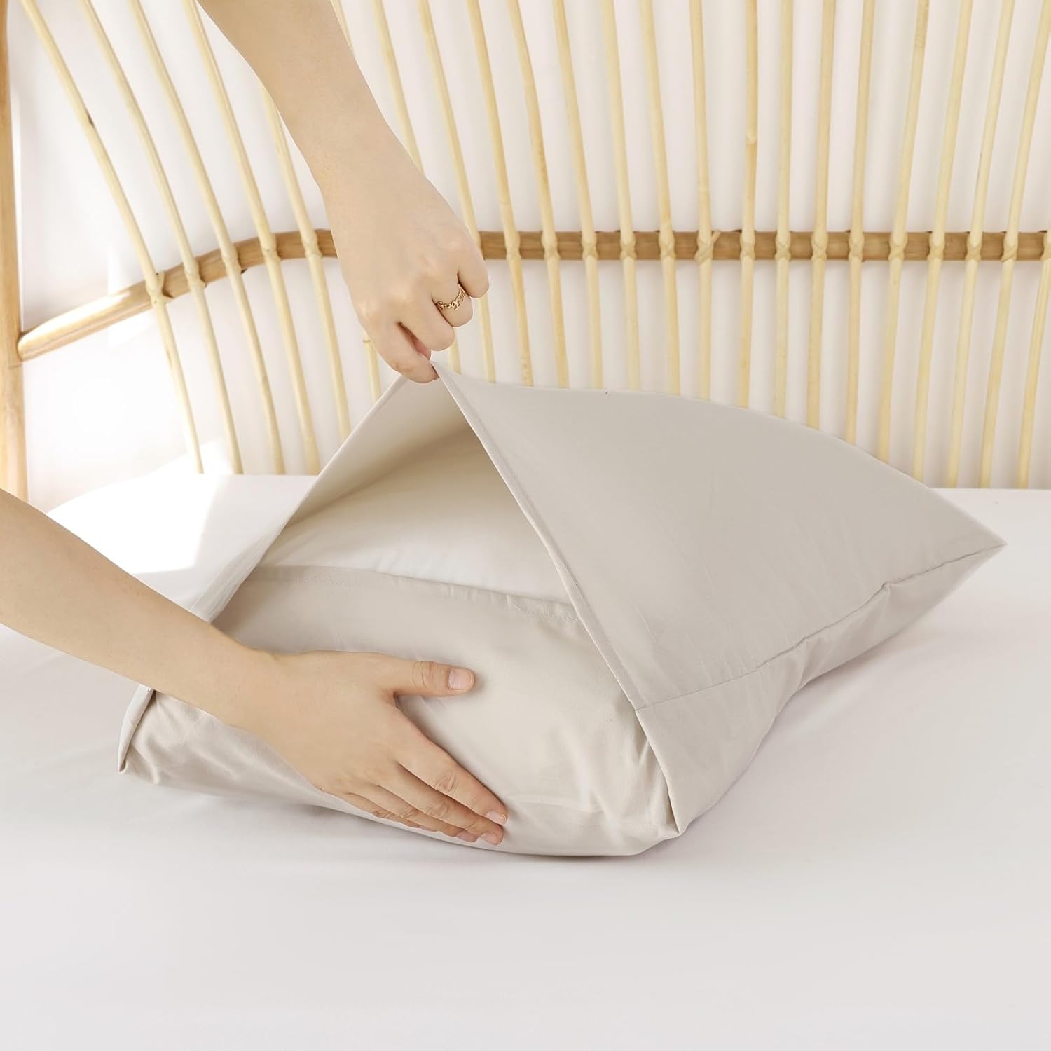 ROSGONIA Juego de edredón beige tamaño Queen, 3 piezas (1 edredón beige bohemio y 2 fundas de almohada), ropa de cama ligera y suave para todas las
