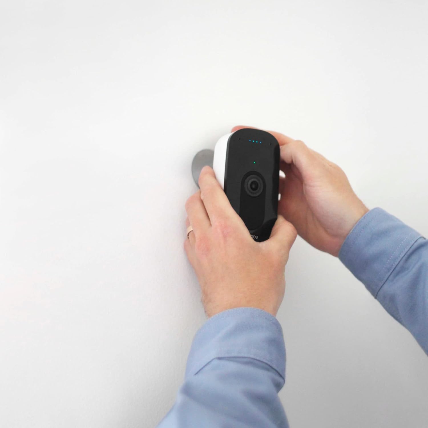 ecobee SmartCamera Smart Security Bundle Cámara inteligente Cámara de seguridad WiFi para interiores y paquete de 2 sensores inteligentes para