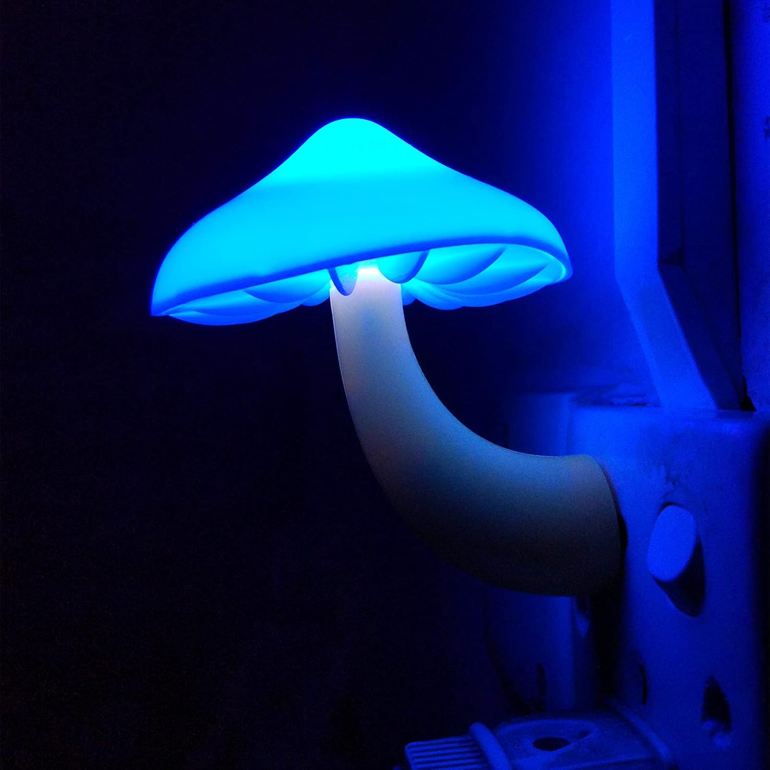 Luz nocturna LED azul, luz nocturna enchufable, luces nocturnas del atardecer al amanecer, para niños, adultos, dormitorio, baño, baño, escaleras,
