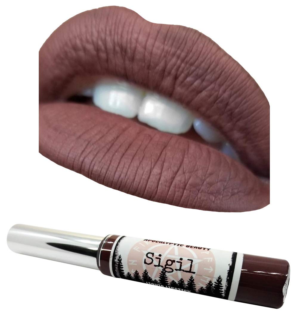Lápiz labial líquido gótico para cosplay. Productos de belleza 100% veganos y libres de crueldad inspirados en el horror, la cultura pop y el