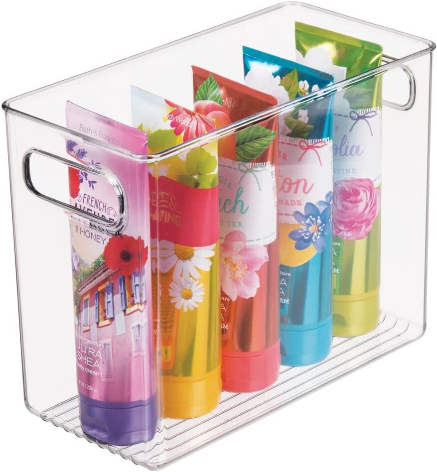 mDesign Contenedor de plástico delgado con asas, organizador de gabinete de baño para artículos de tocador, maquillaje, champú, acondicionador,