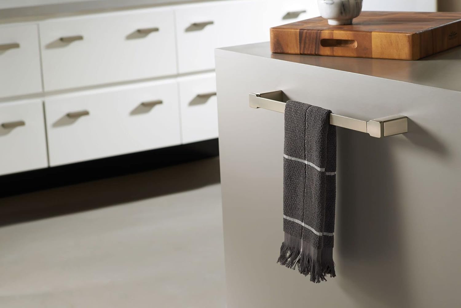 Moen YB8824BN – Toallero de baño moderno de 90 grados, 24 pulgadas, níquel cepillado