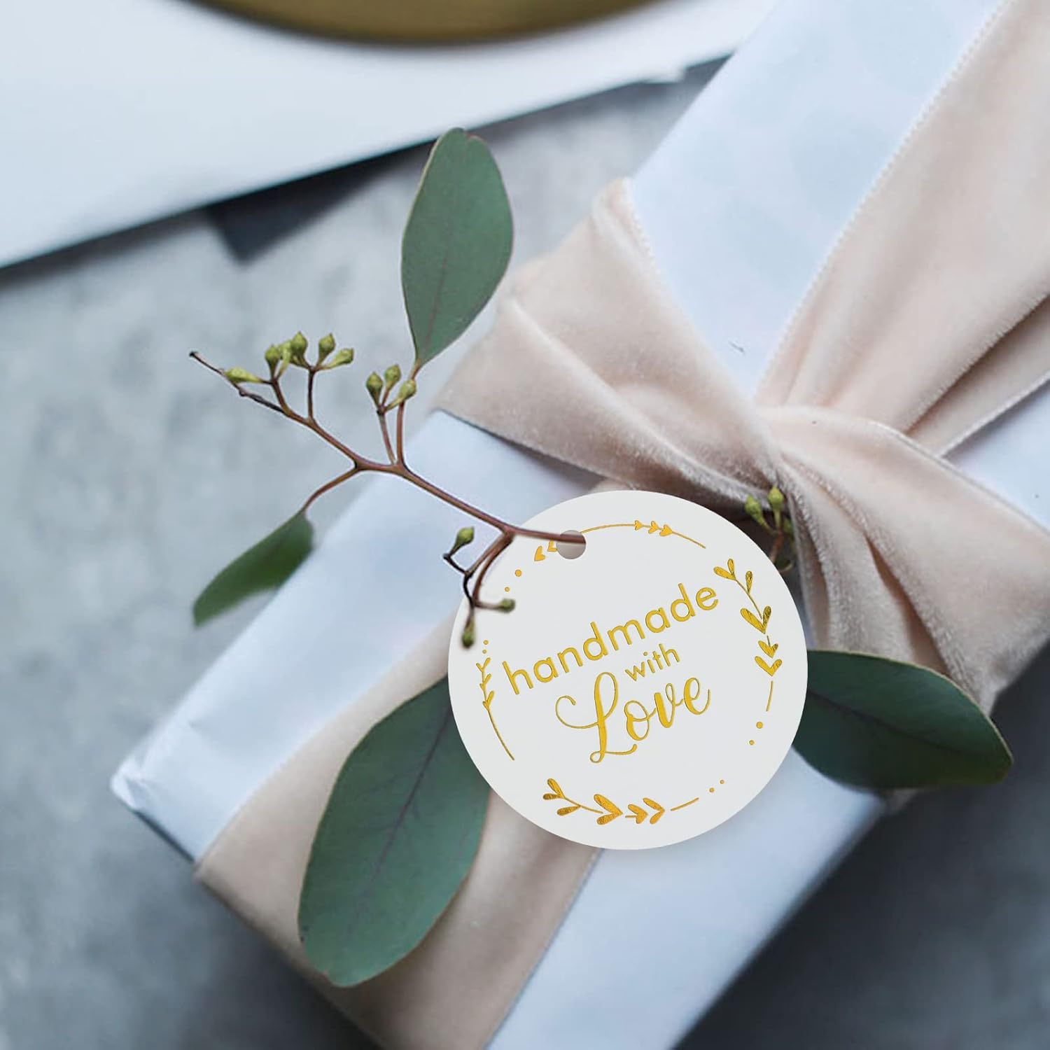 joycraft 100 etiquetas de regalo hechas a mano, lámina dorada hecha a mano con etiquetas de amor con cuerda, etiquetas colgantes de papel kraft