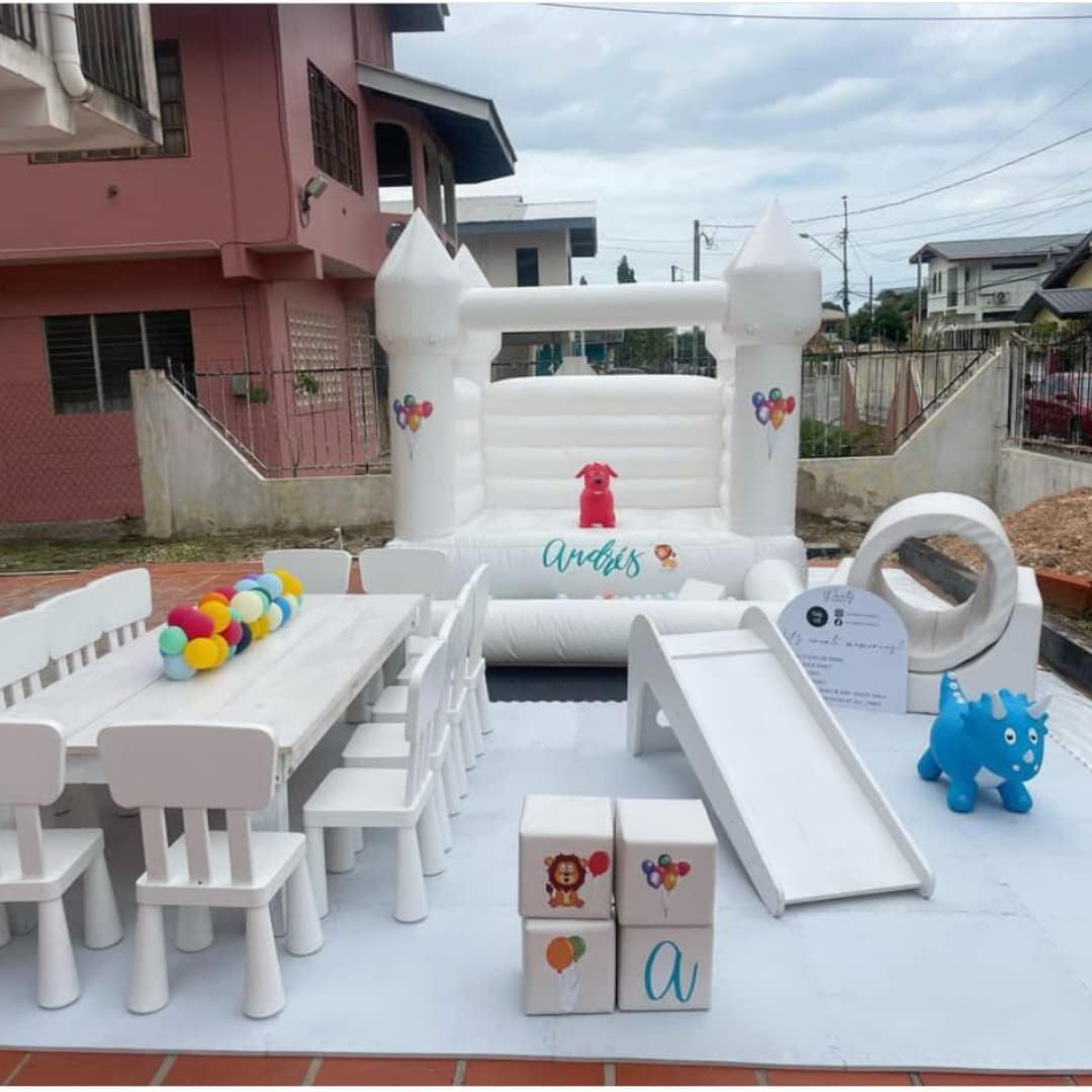 Casa de rebote blanca con soplador de aire, 8 pulgadas de largo x 10 pulgadas de ancho, castillo animoso para patio trasero del hogar, adecuado para
