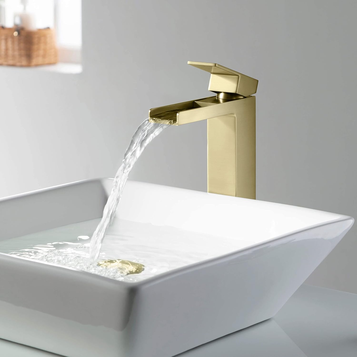 KIBI Grifo de recipiente de una sola manija para lavabo de baño  Caño de latón macizo de arco alto (oro cepillado) (KBF1005) (drenaje desplegable