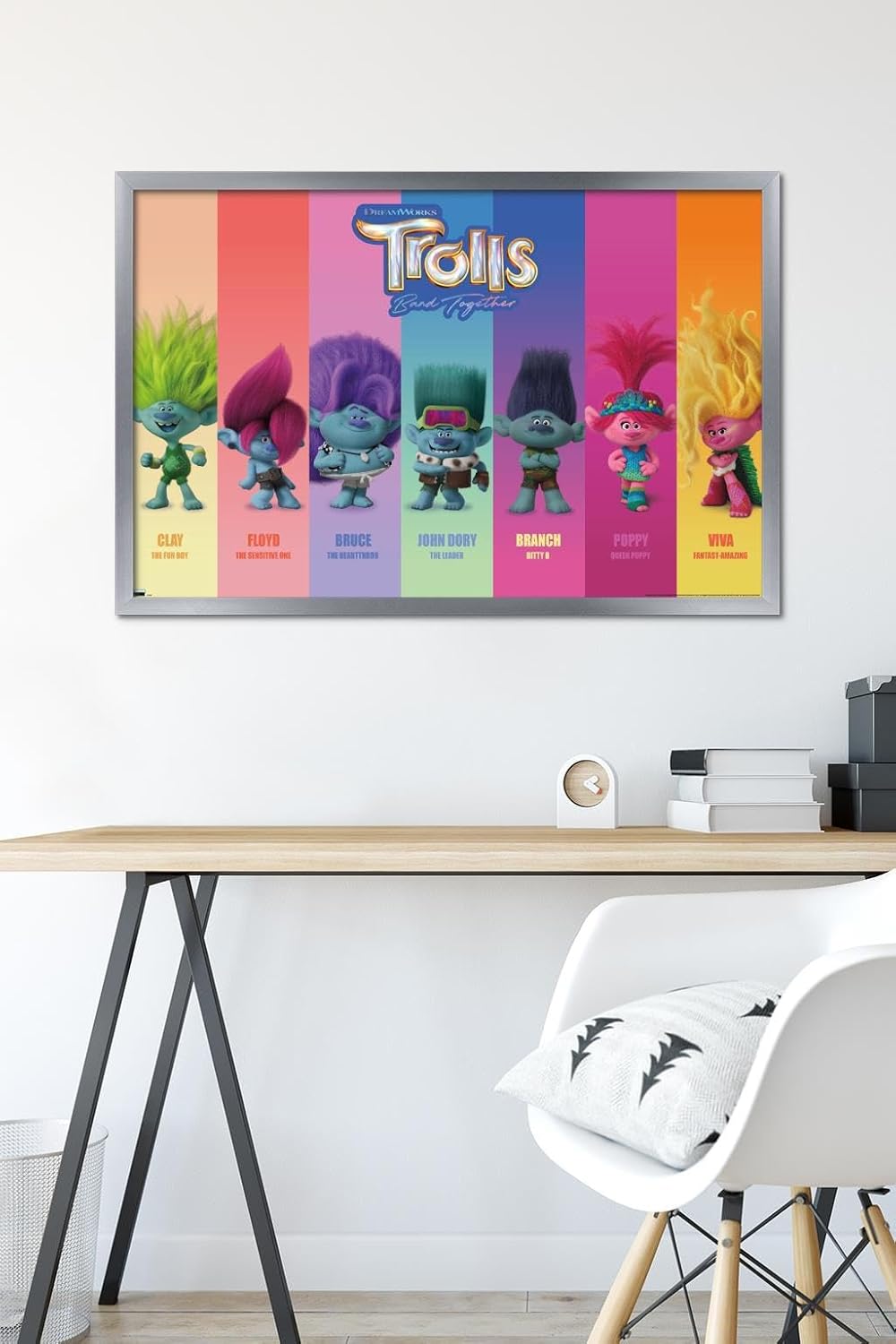 Trends International Trolls Band Together – Póster de pared Perfect Harmony, 22.37 x 34.00 pulgadas, versión enmarcada en plata