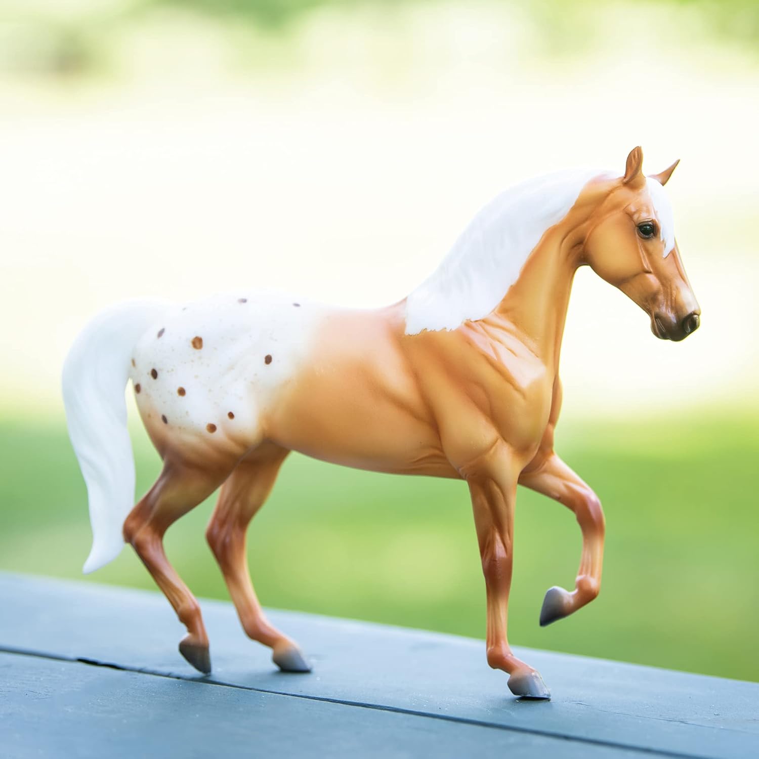 Breyer Horses Freedom Series Effortless Grace  Juego de caballos y potros  Juguete de caballo  9.75 pulgadas x 7 pulgadas  Escala 112  Modelo #62224