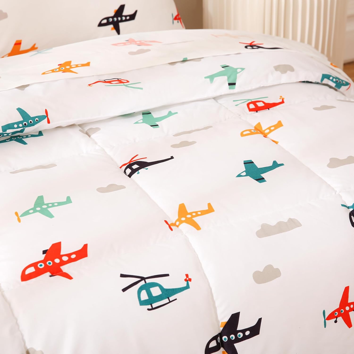 JSD Juego de ropa de cama de 4 piezas con diseño de avión para niños y niñas, incluye sábana encimera, sábana bajera, edredón acolchado y funda de