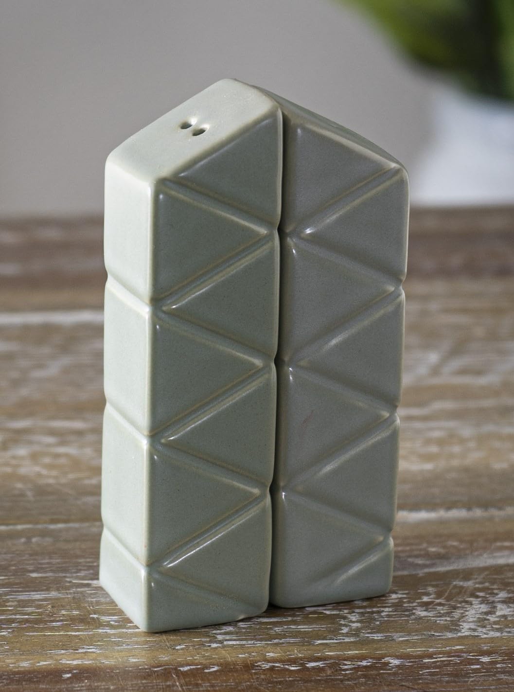 Ebros Gift Frank Lloyd Wright Architecture Organic Geometry East Meets West Imperial Hotel Oya Old Imperial Bar Pillars Cerámica Sal Pepper Shakers