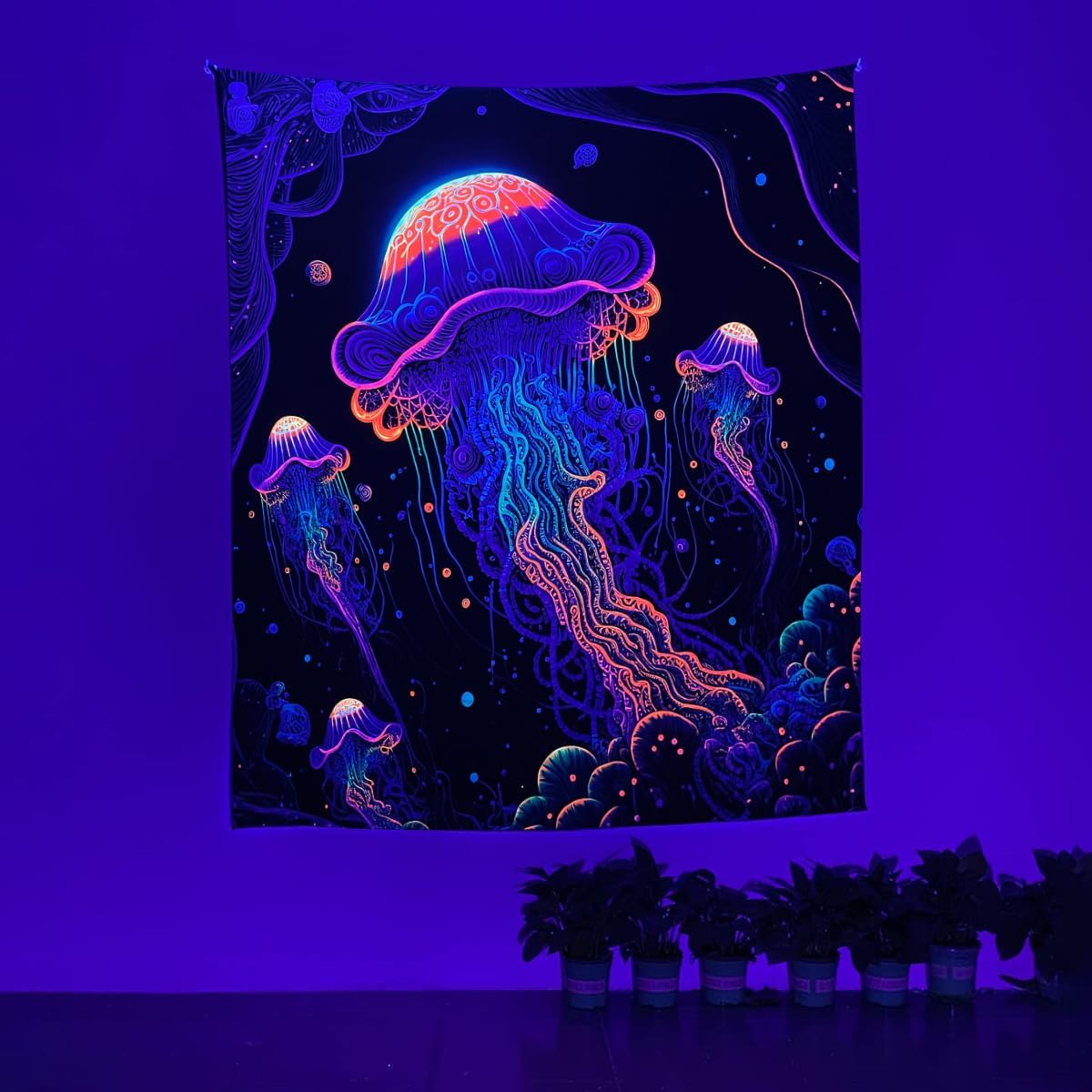 Dixutzi Tapiz de medusa de luz negra para colgar en la pared, tapiz de fantasía reactiva a los rayos UV para decoración de dormitorio, póster de luz