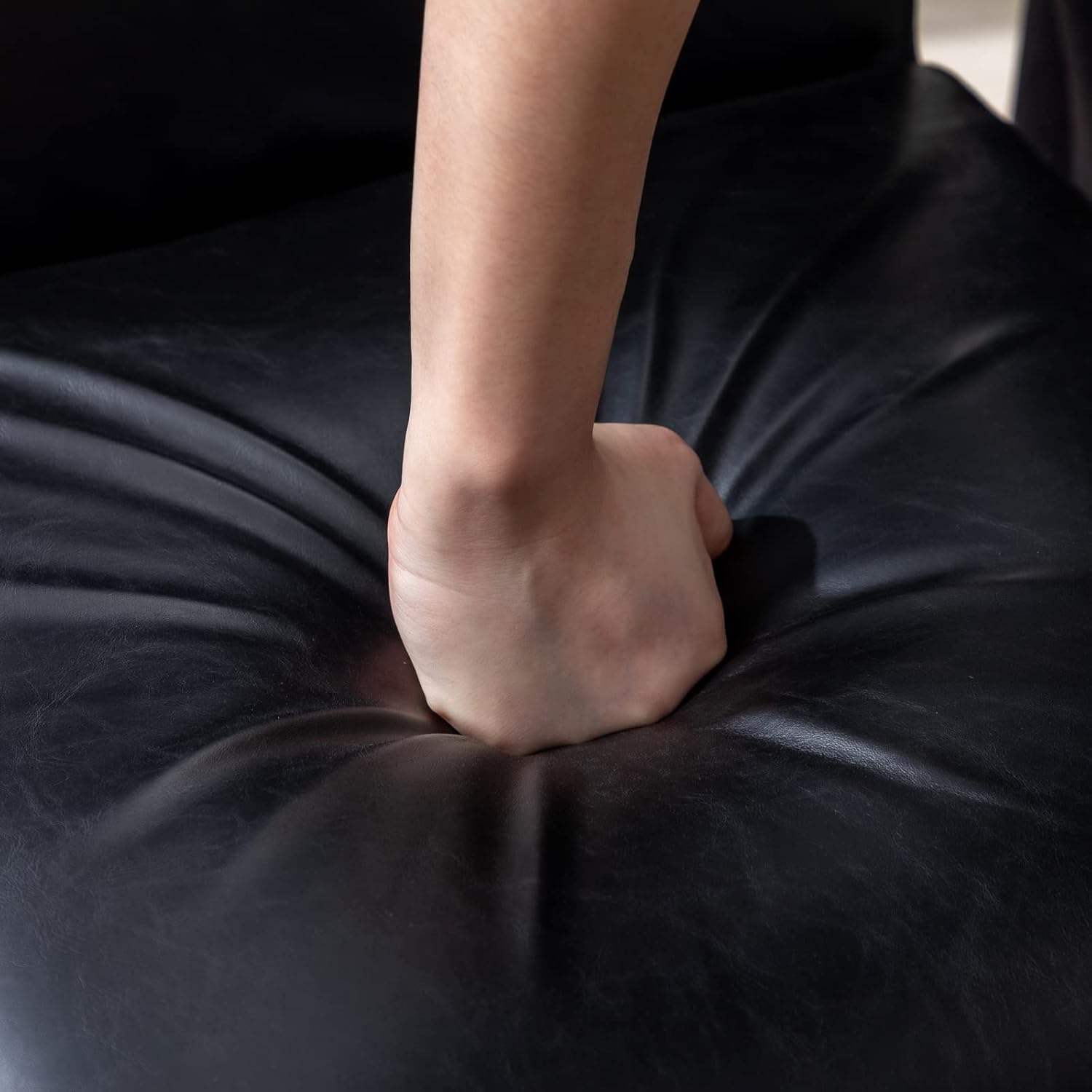 RIVOVA Juego de 2 sillas de comedor tapizadas, modernas sillas de cocina de piel sintética, sillas laterales sin brazos con patas de metal para