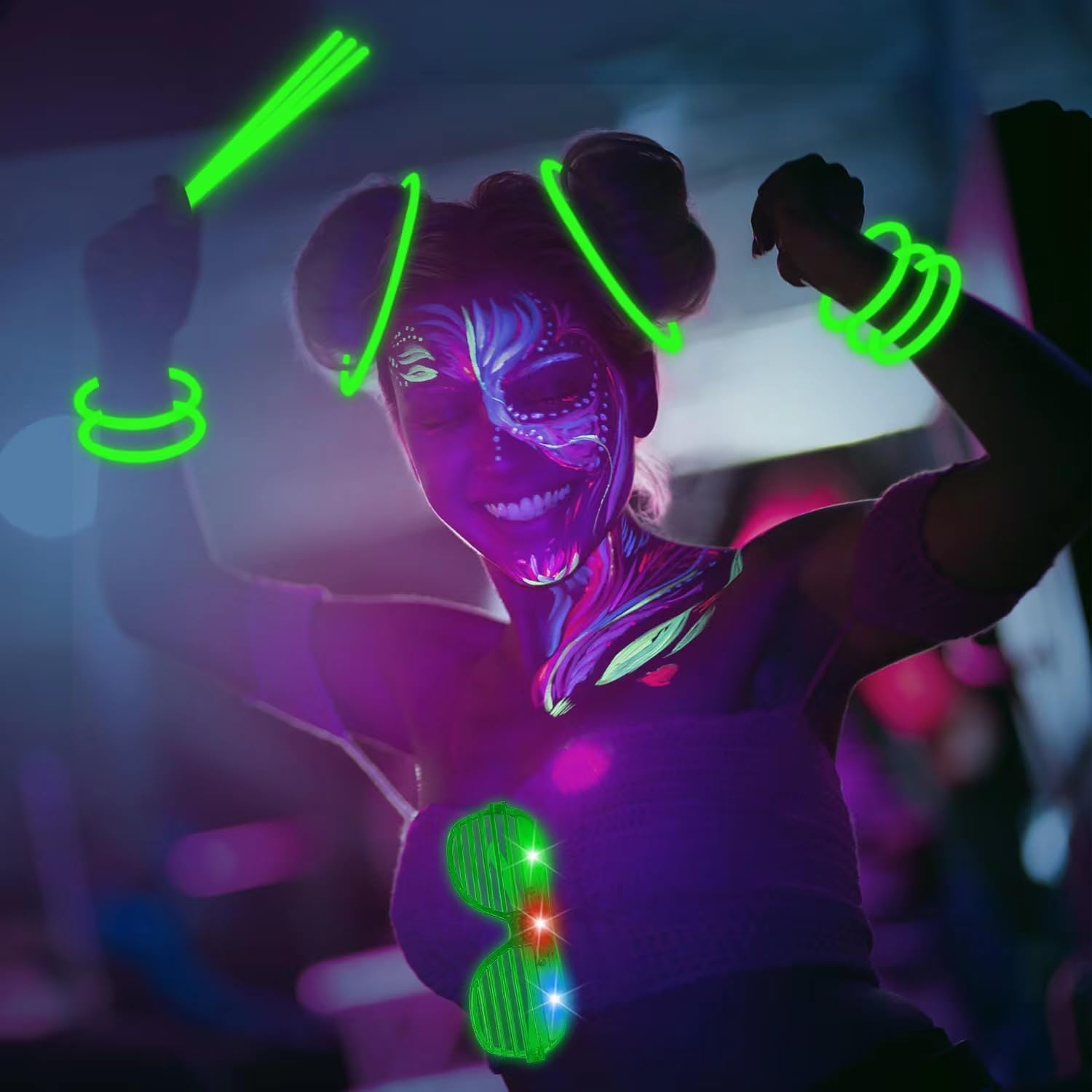 115 piezas de suministros de fiesta que brillan en la oscuridad, 100 collares verdes brillantes a granel, 15 lentes LED para el 4 de julio, juguete