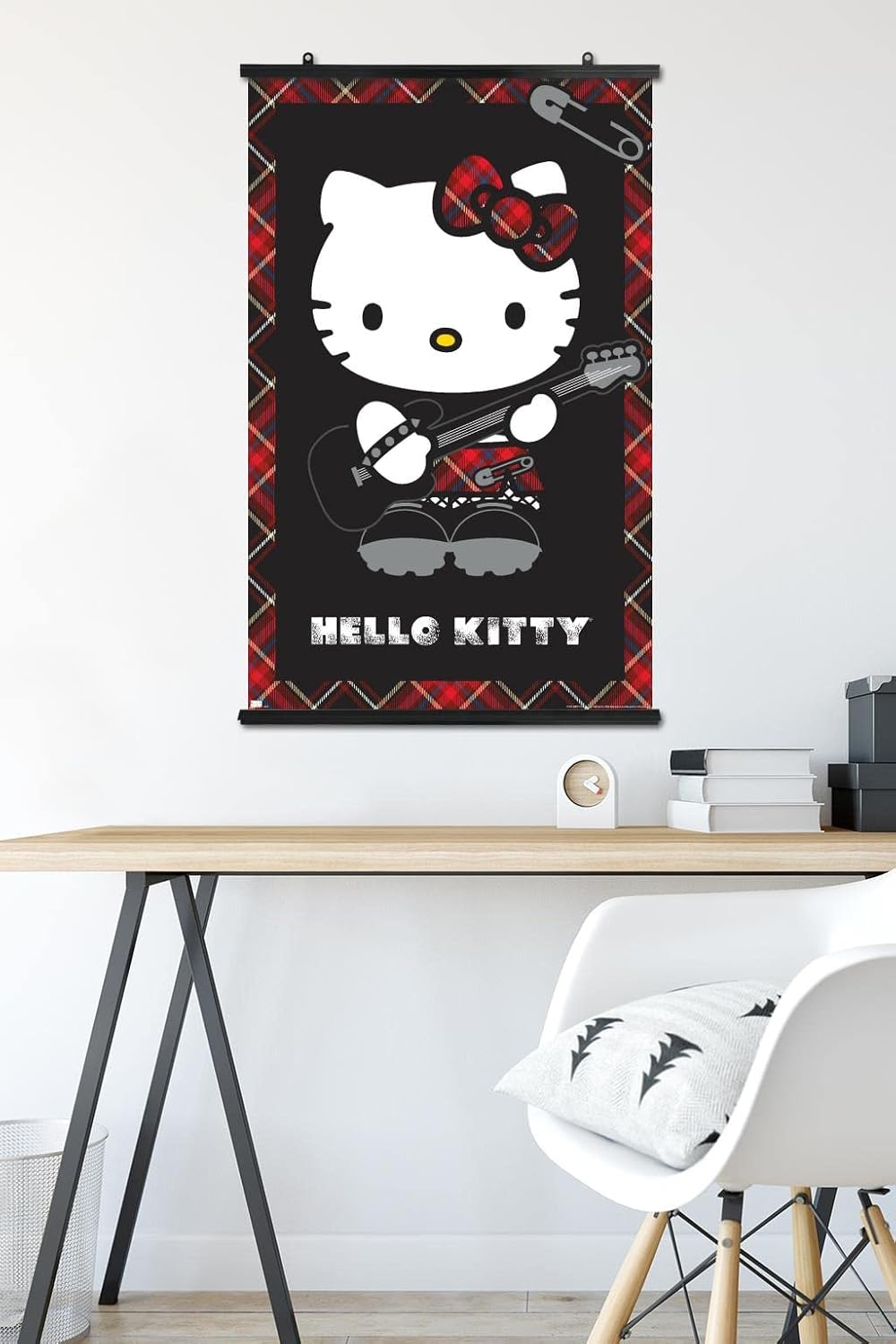 Trends International Hello Kitty – Póster de pared punk, 22.37 x 34.00 pulgadas, paquete de póster y clip
