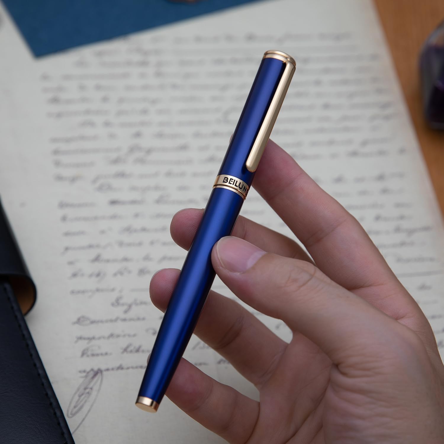 Klein Blue – Pluma estilográfica de lujo, borde dorado de 24 quilates, punta fina, convertidor de tinta Schneider alemán y 6 cartuchos de tinta,