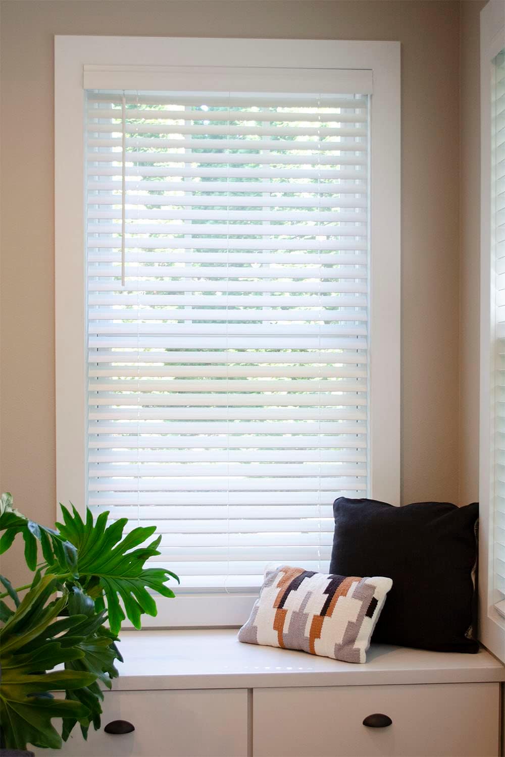 Lumino Persiana contemporánea de madera sintética de 2 pulgadas para oscurecer la habitación para ventanas, desde $19.97  (más de 900 tamaños