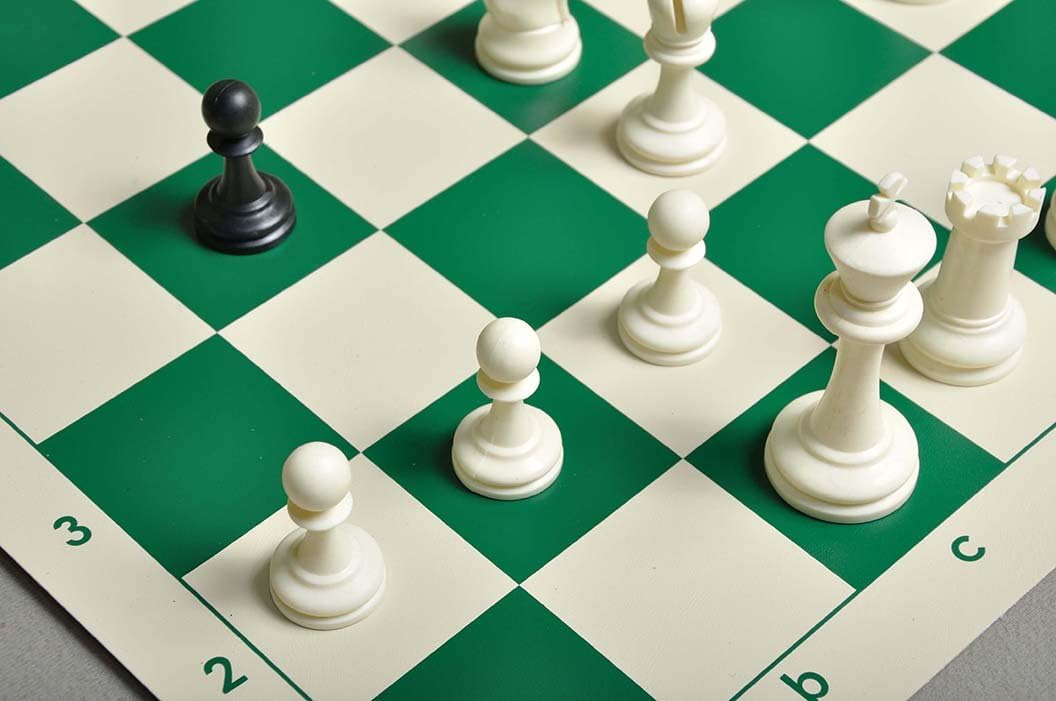 La Casa De Series de Competencia del Staunton piezas de plásticojuego de ajedrez sólo3.75″ Blanco y Negro