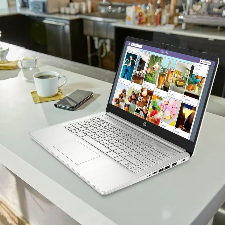 HP 14 Slim Laptop en Mistic Silver Ryzen 3 Dual Core hasta 3.5GHz 8GB RAM 128GB SSD 14in Full HD LCD Webcam WiFi HDMI Windows 11 (14-FQ – Renovado)