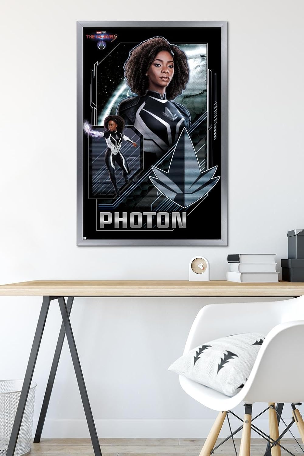 Trends International Marvel The Marvels – Póster de pared con fotón, 22.37 x 34.00 pulgadas, versión enmarcada plateada
