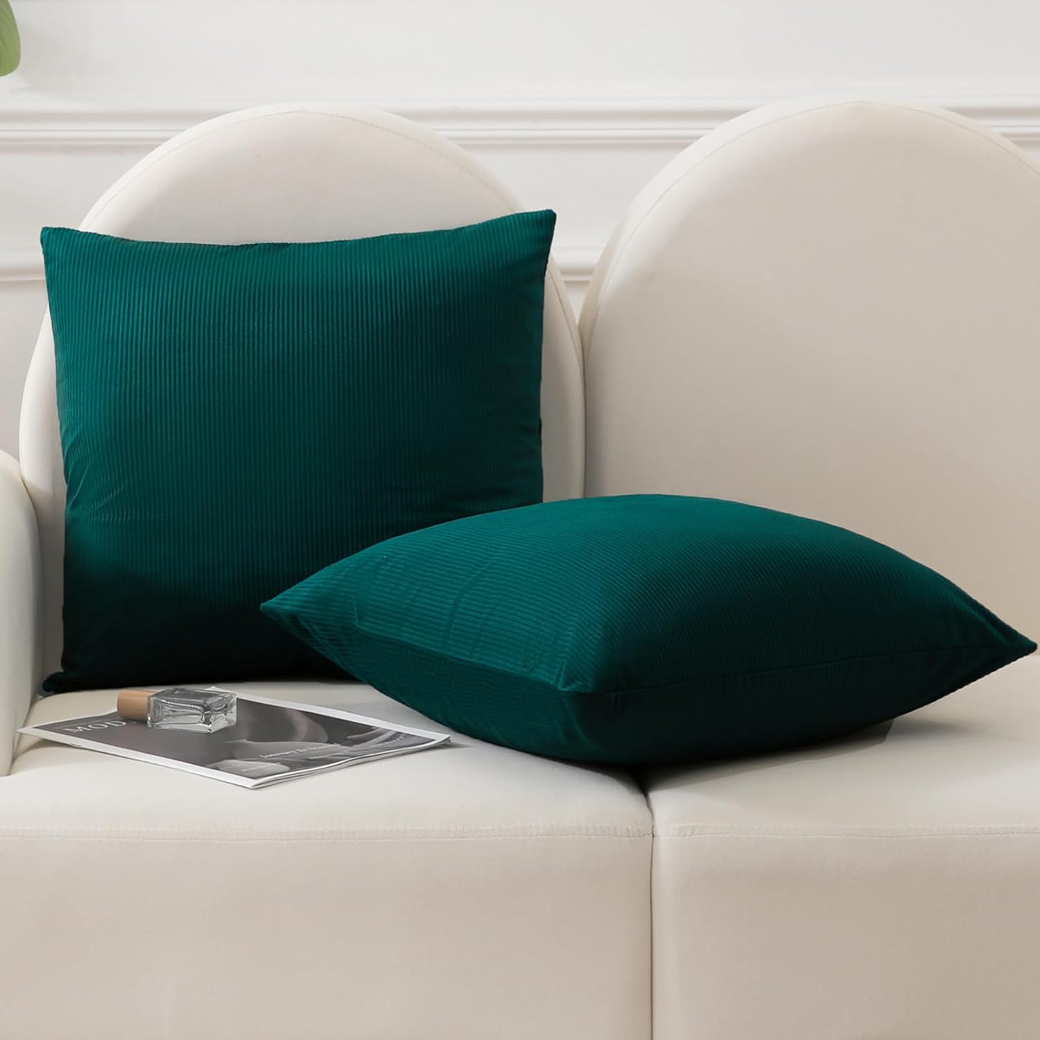 JIAHANNHA Juego de 2 fundas de almohada de terciopelo verde azulado de 20 x 20 pulgadas, fundas de cojín cuadradas con diseño de rayas suaves y